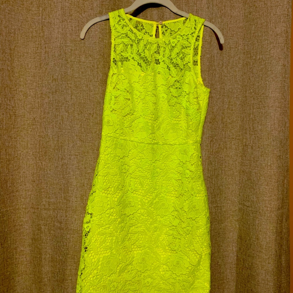 Beautiful dress brand new and beautiful color